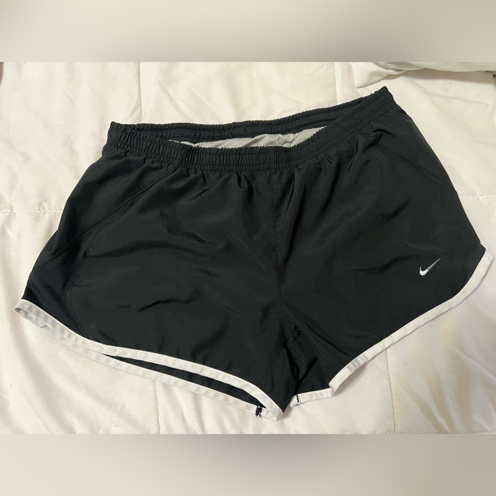 Nike women’s lined running shorts